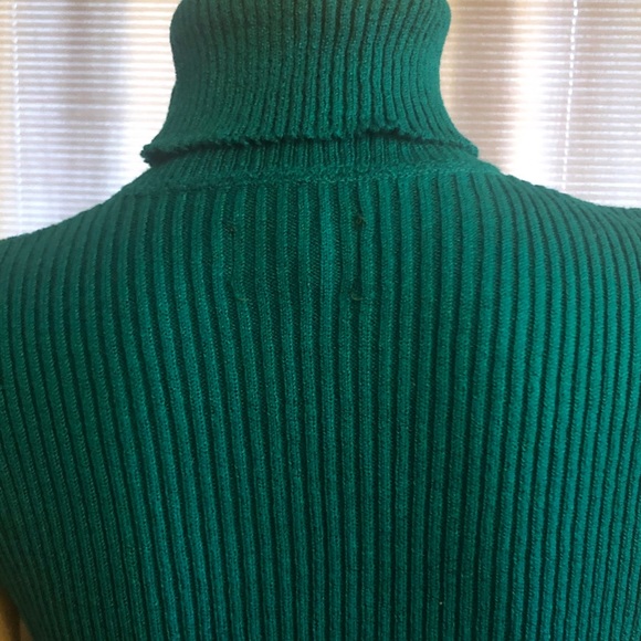 Sleeveless turtleneck sweater - Picture 2 of 5